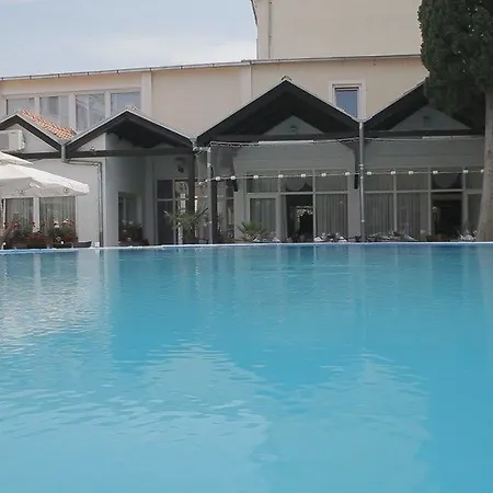 Borovnik Hotel Tisno