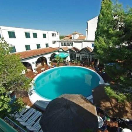 Hotel Borovnik 4*