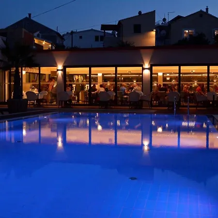 Borovnik 4* Tisno