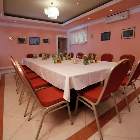 Borovnik 4* Tisno