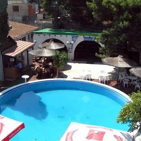 Hotel Borovnik Tisno